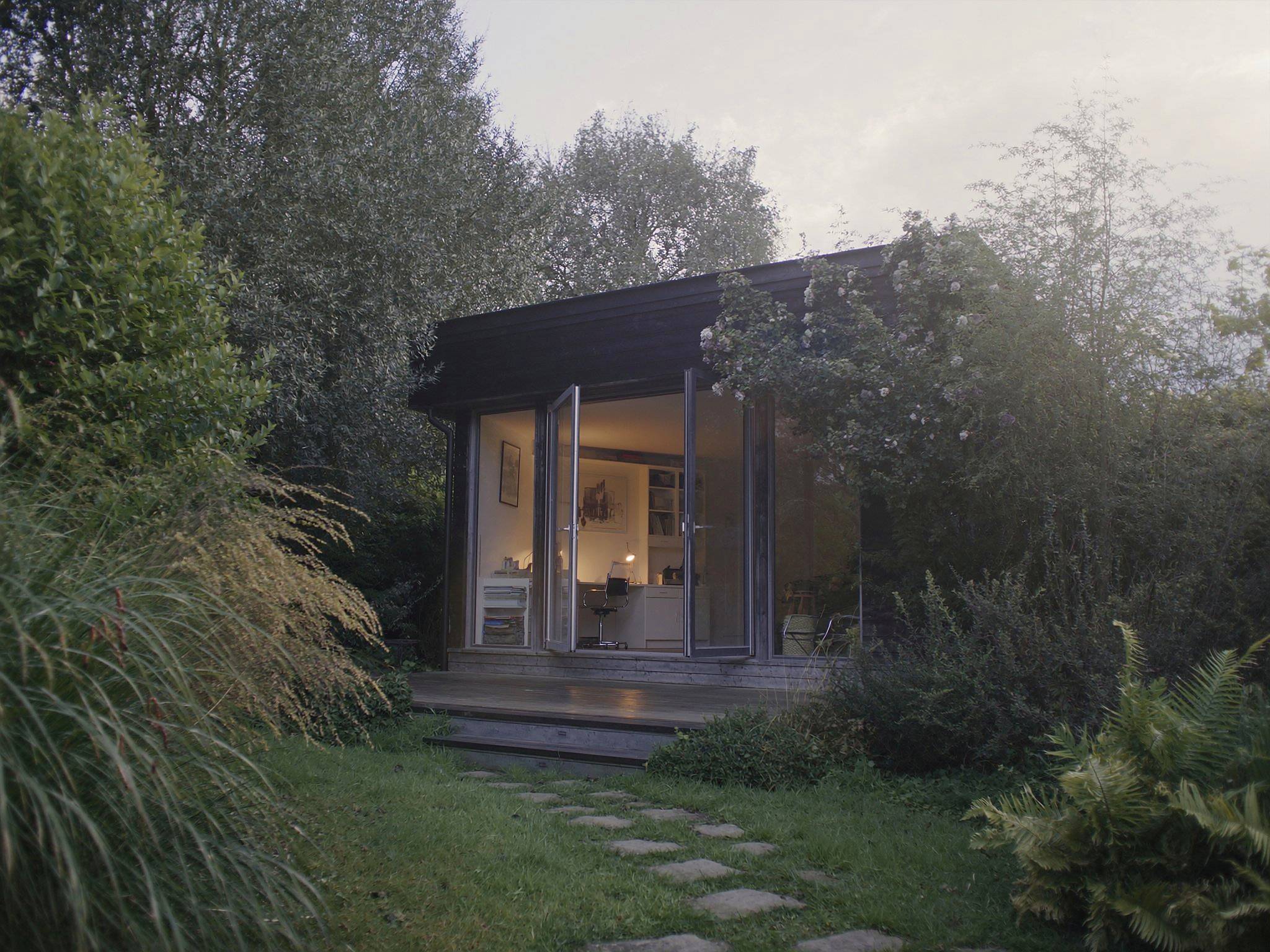 04.10 Garden room