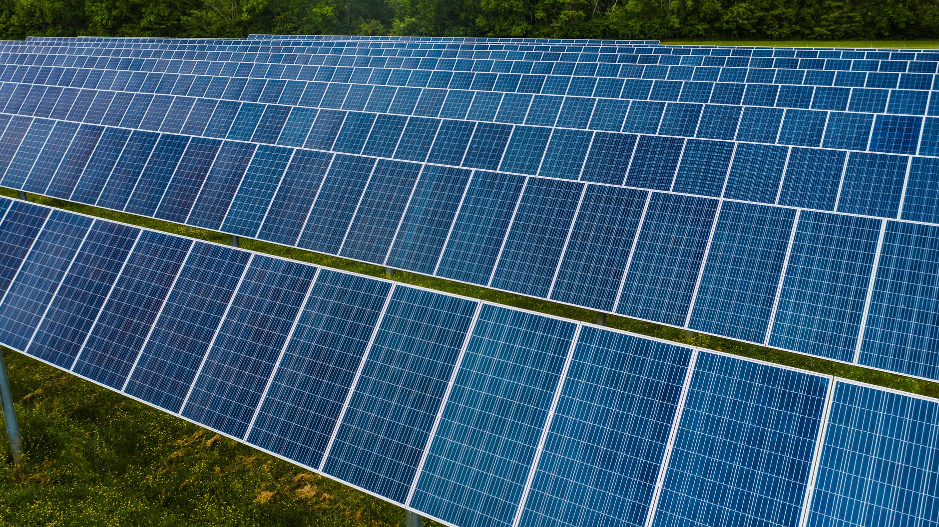 Perovskite: il minerale che potrebbe rendere obsoleti i pannelli solari tradizionali entro il 2030