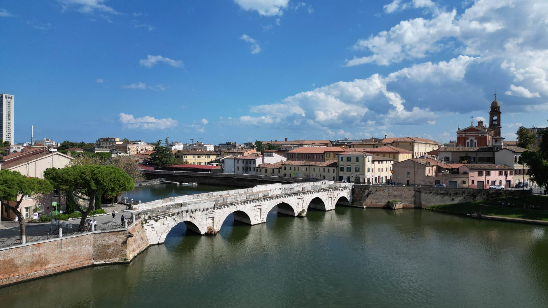 L’acqua che vale oro ma si butta via: i certificati blu, la scommessa italiana per trasformare il risparmio idrico in moneta di mercato