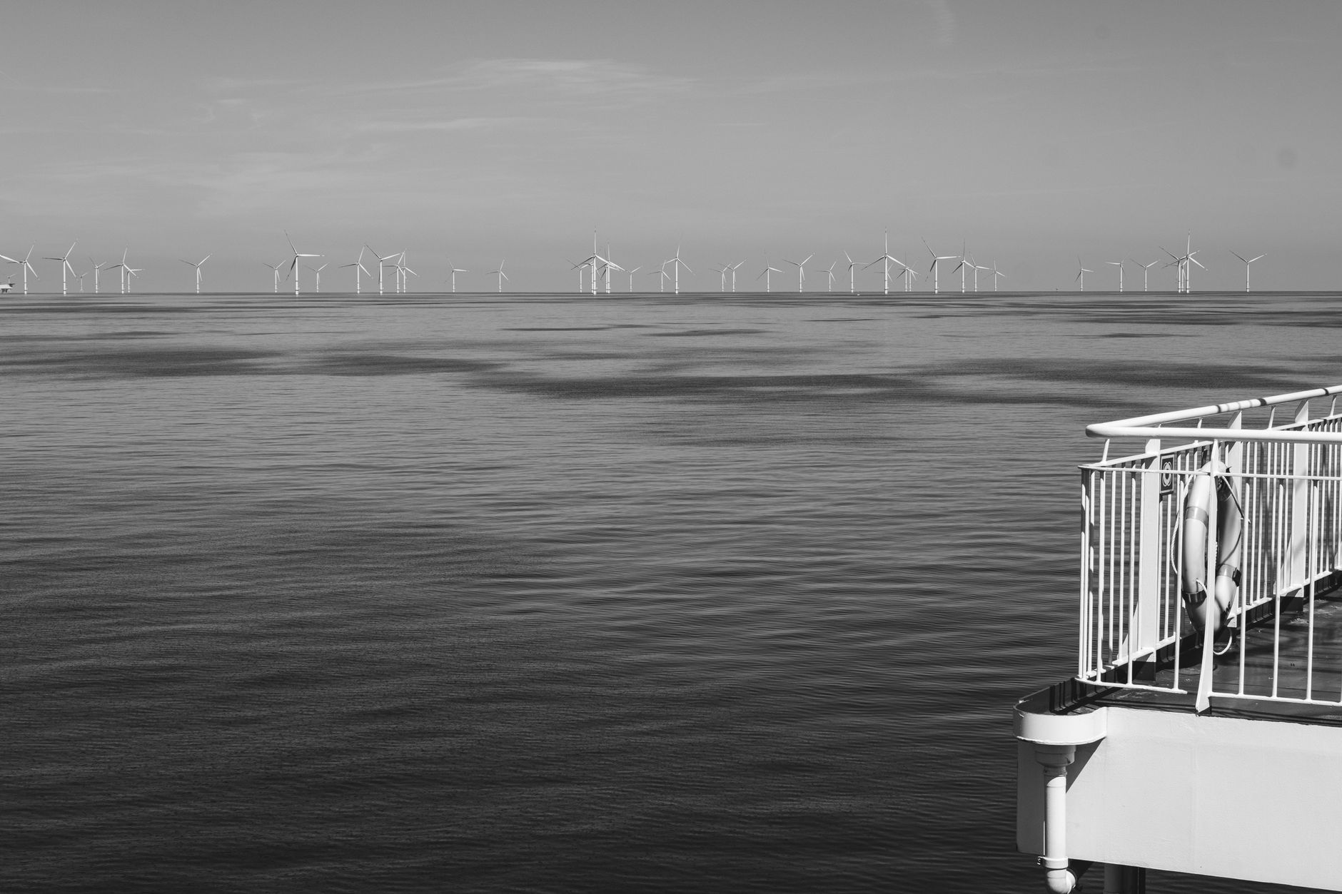 Idrogeno verde dal mare: come gli elettrolizzatori galleggianti trasformano le piattaforme offshore in fabbriche di energia pulita