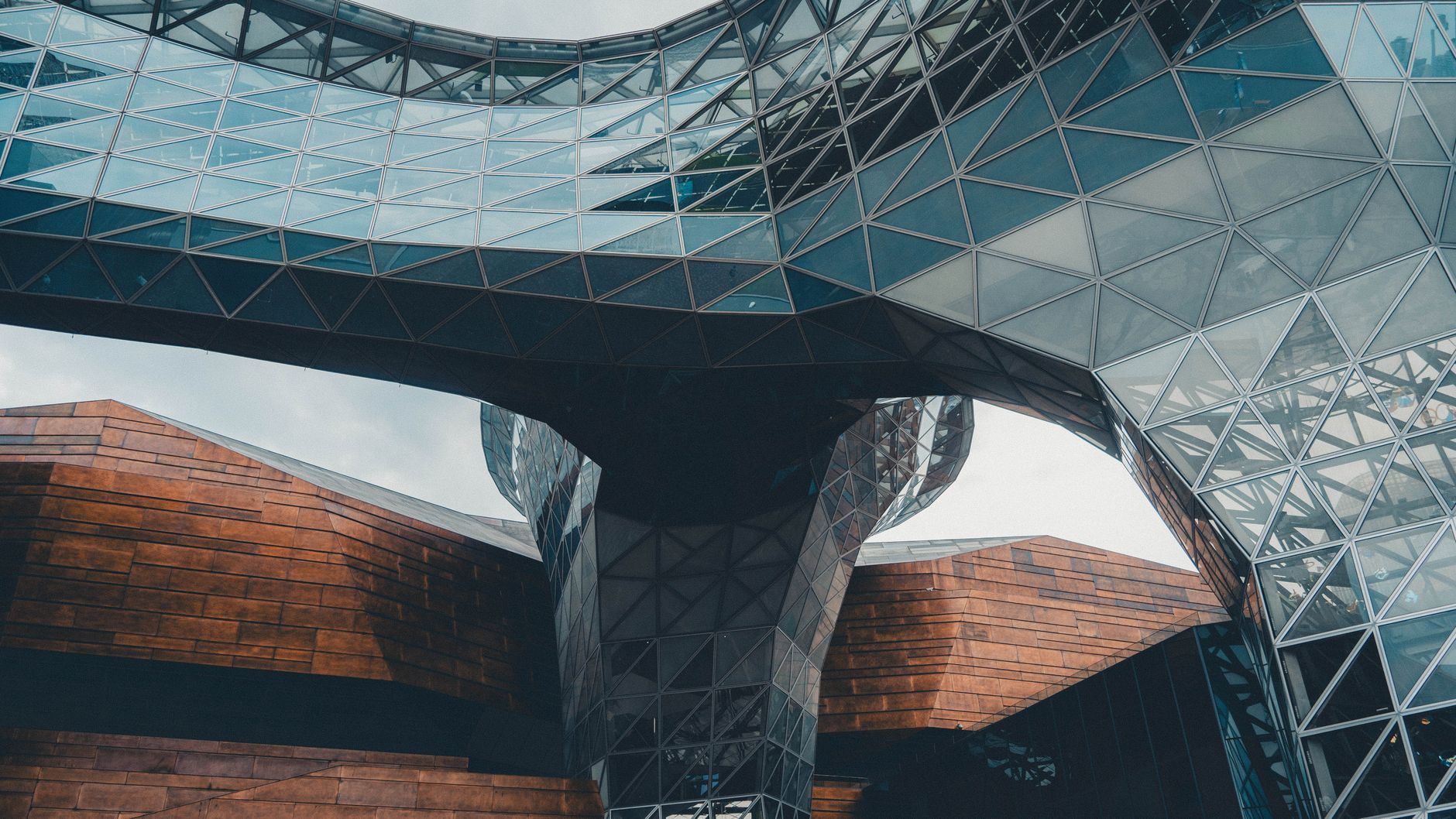 Architettura mediata: come i media deformano la percezione degli edifici