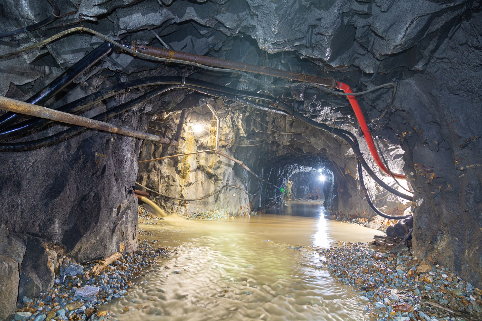 L’acqua che dorme sotto la pianura: come i sistemi di ricarica artificiale delle falde stanno salvando il Po Valley dalla sete silenziosamente