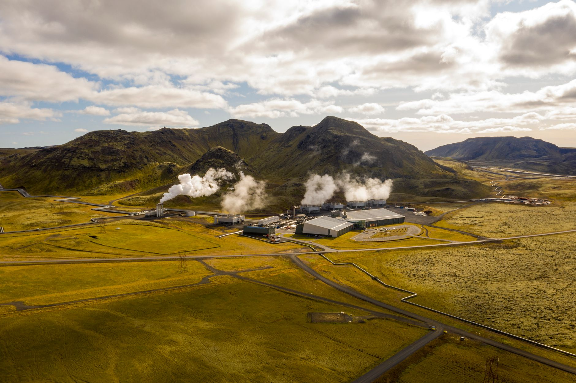 Il calore che dorme sotto i borghi: come la geotermia a bassa entalpia sta riscaldando i centri storici appenninici senza trivellare un metro di roccia vulcanica