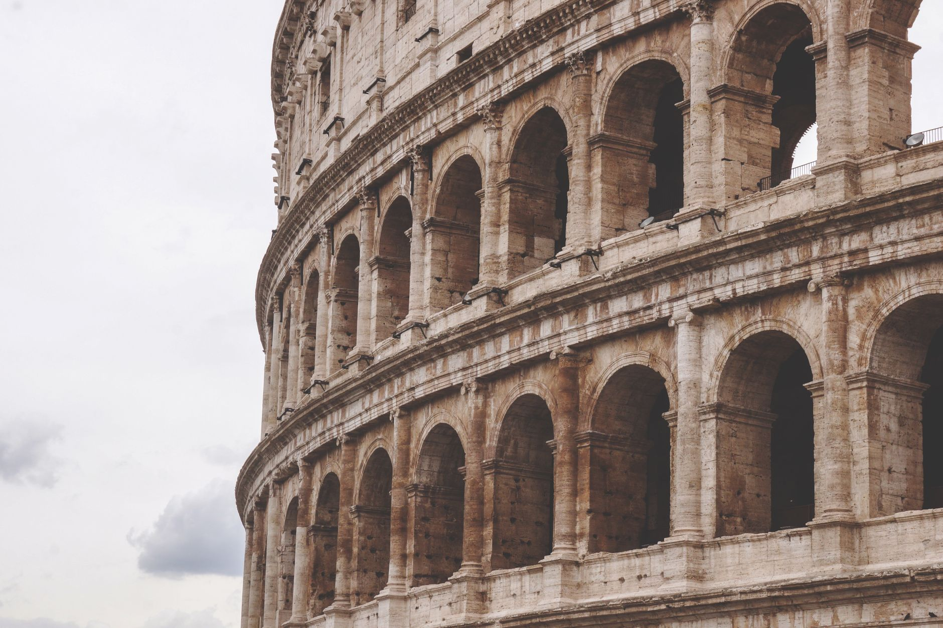 Turisti stressati, patrimonio protetto: il ruolo del ritmo lento