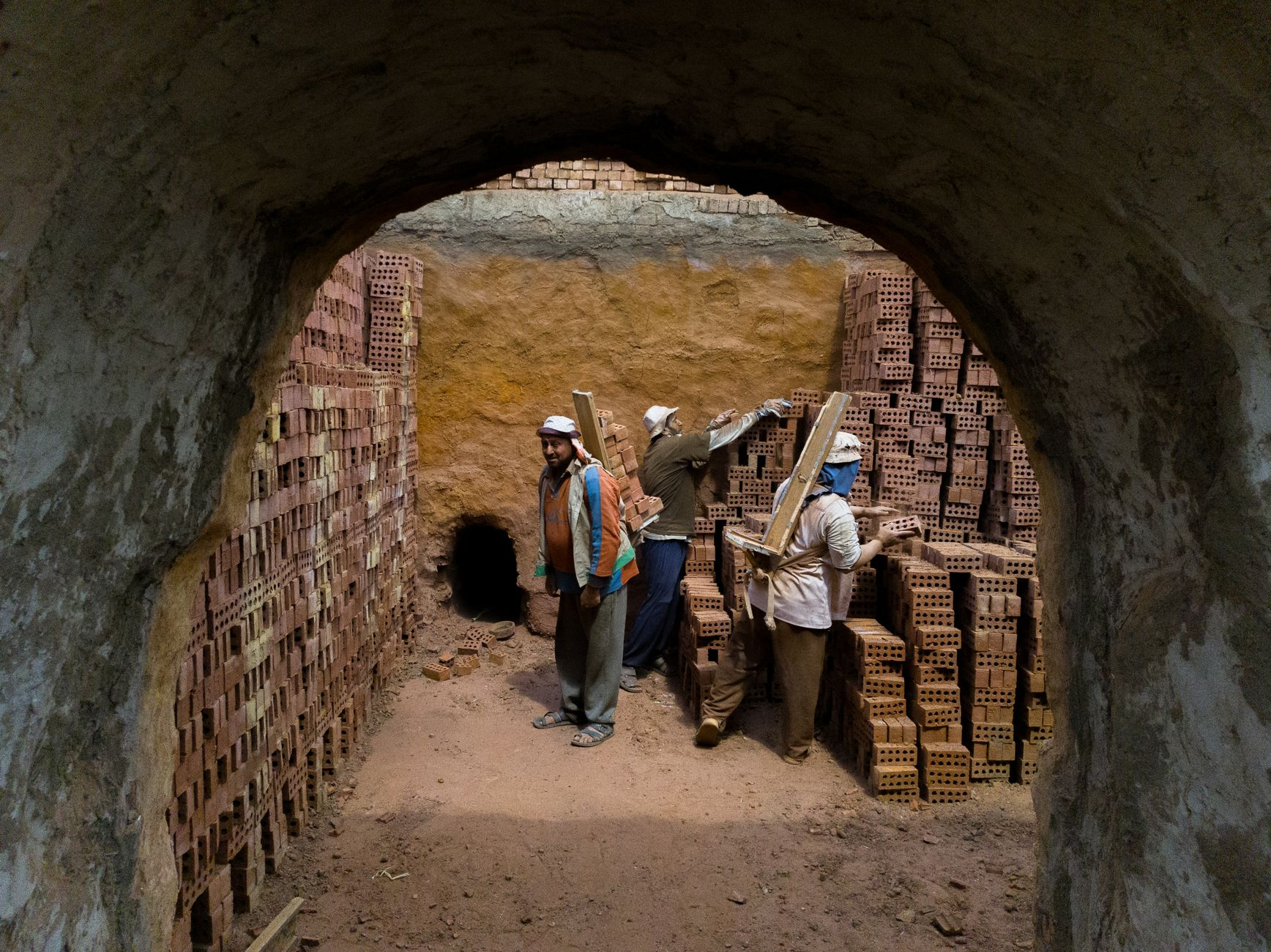 Il mattone che nasce dalle ceneri: come il riciclo delle scorie da incenerimento sta alimentando l’industria dei laterizi nei distretti ceramici dell’Emilia-Romagna